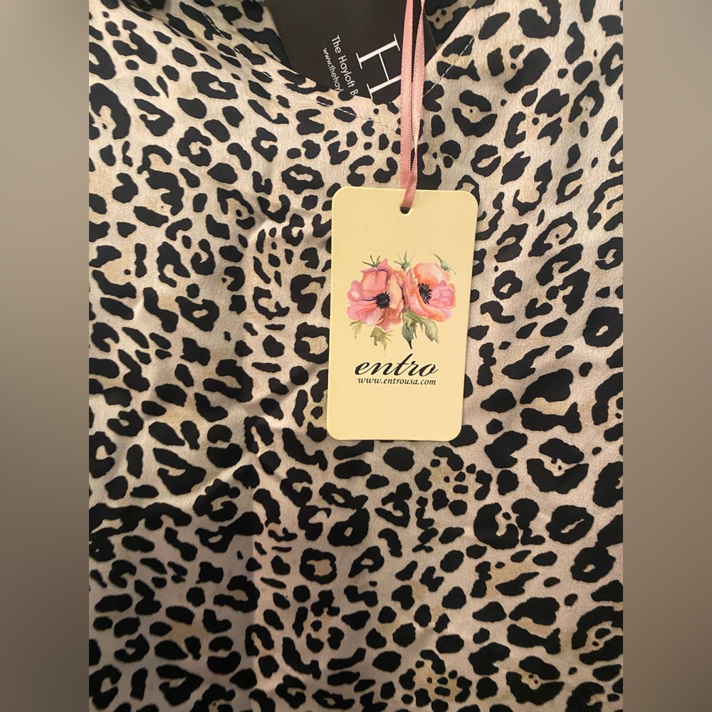 Entro Blouse Womens Small Tan Leopard Print NEW Ruffle V-Neck Long Sleeve T15202 - Picture 3 of 6
